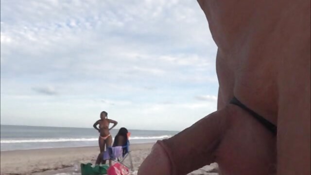 Negra de grandes tetas tiene su coño tragando un goliat tias buenas follando en la playa pecker