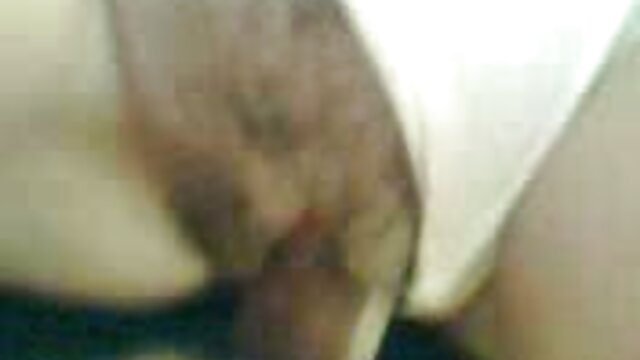 Chica caliente se masturba hasta el tias buenas con polla orgasmo