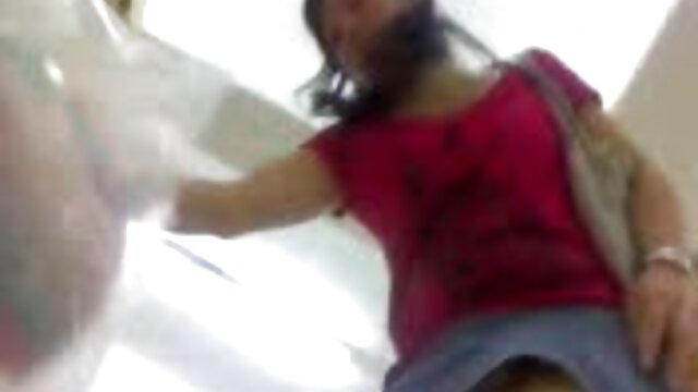 Novia amateur tias bien folladas chupa y folla a 2 chicos seguidos