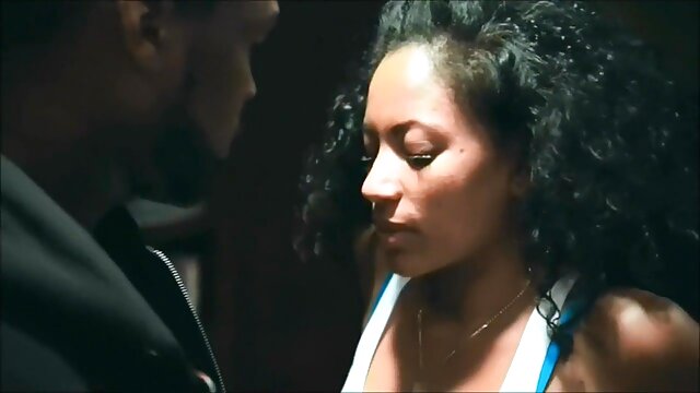 Escenas de bukkake y tetas tias fumando y follando colgantes
