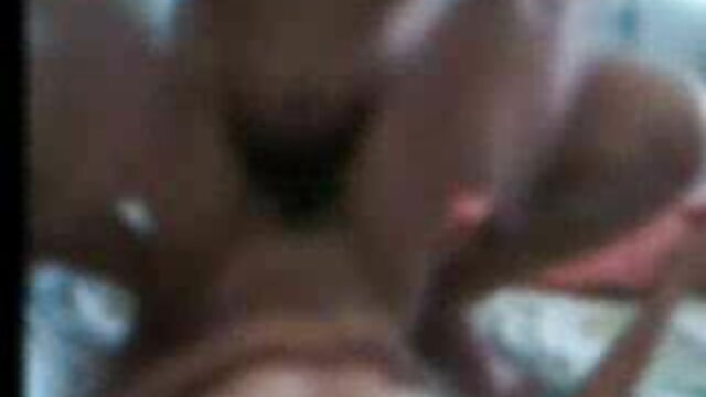 Rubia jovencita Angel Smalls follada por una gran tias lesvianas follando polla negra